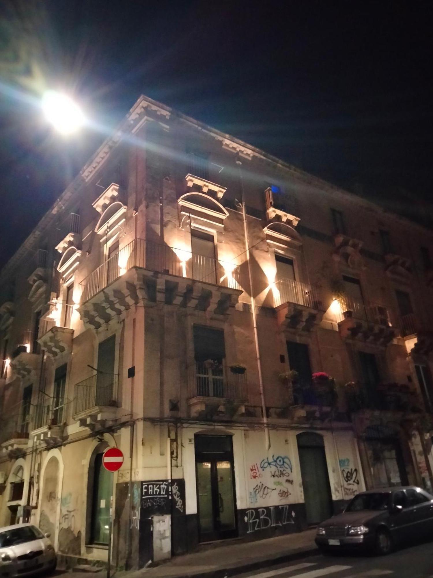 Etna Timeo Central Apartment In Baroque Building Катания Экстерьер фото