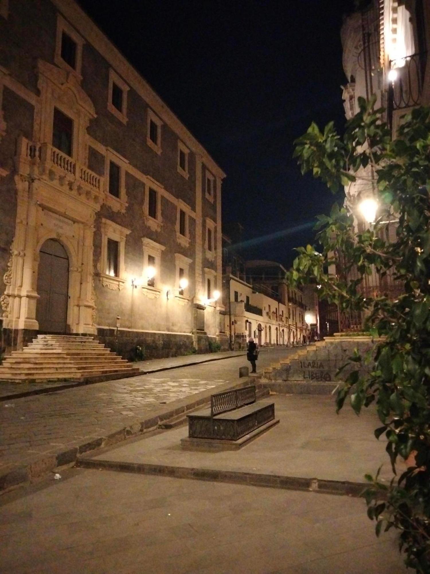 Etna Timeo Central Apartment In Baroque Building Катания Экстерьер фото