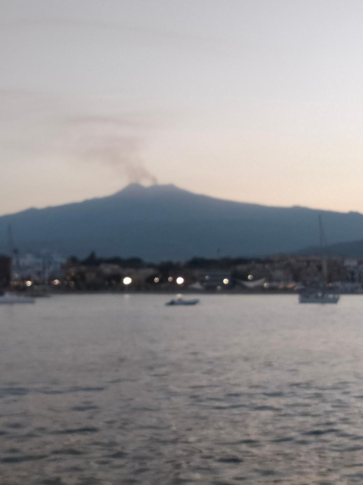 Etna Timeo Central Apartment In Baroque Building Катания Экстерьер фото